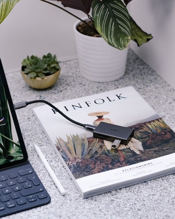 Quels périphériques USB-C sont essentiels pour une configuration de bureau minimaliste?